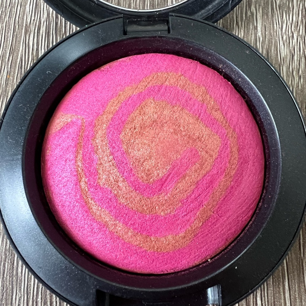 MAC Limited Edition Baked Mineralize Blush Supernova Ring of Saturn Pink Red